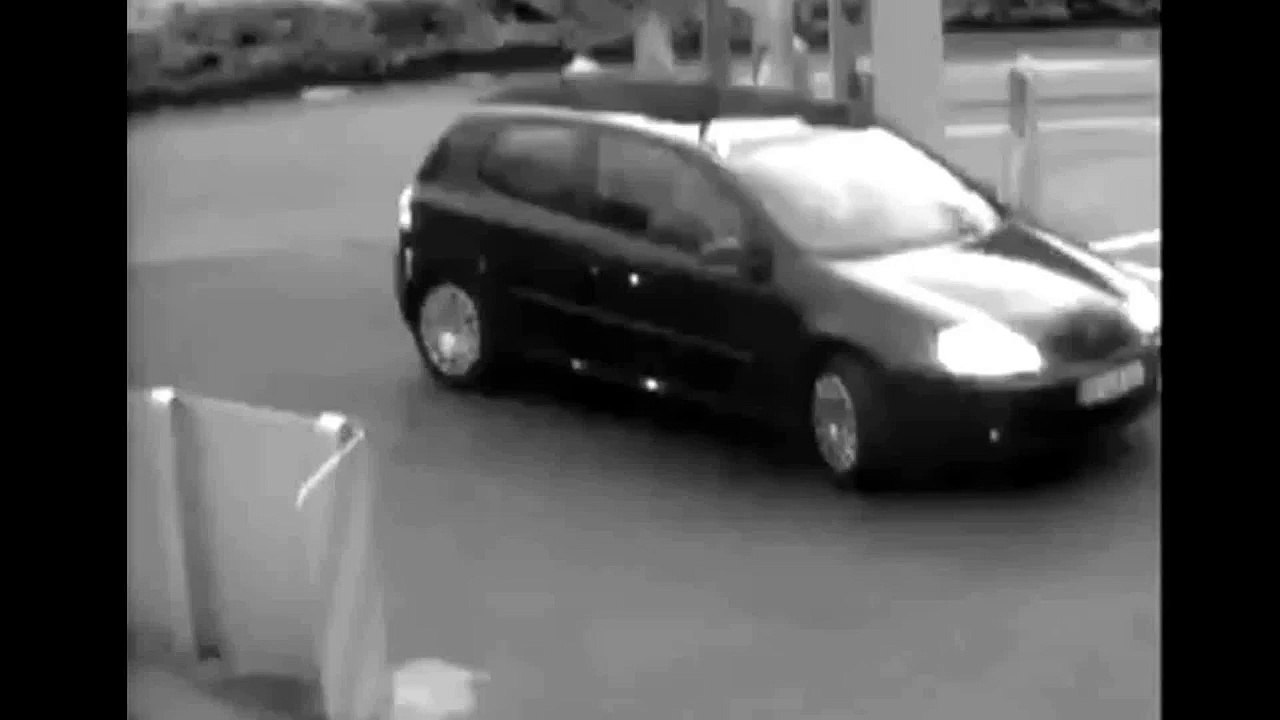 Le atropella un coche por tonto