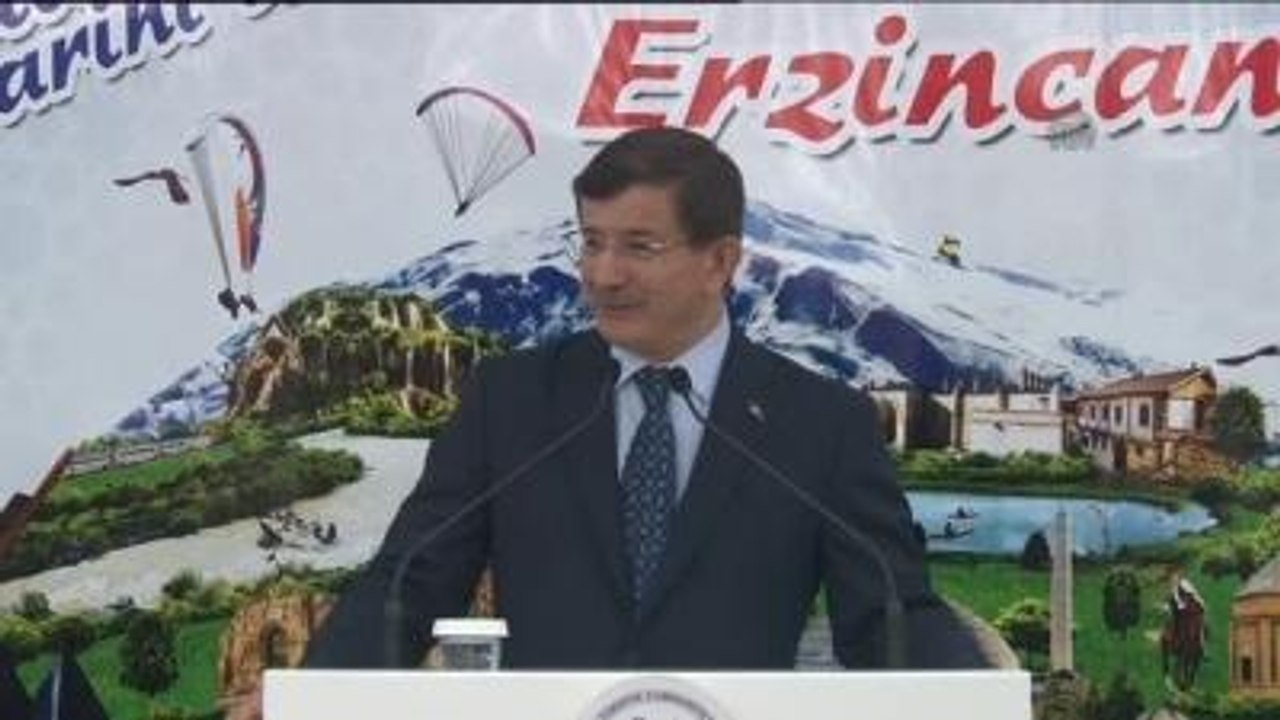 Davutoğlu: "Yeni Türkiye ile Eski Türkiye Arasında Yüzyılı Aşkın Kapasite Farkı Var"