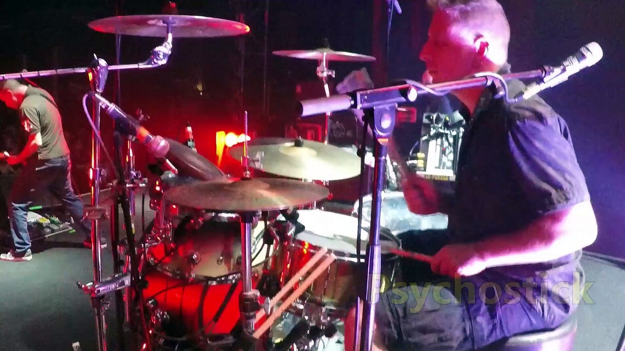 One minute on stage with psychostick