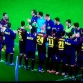 تحية لاعبي برشلونة لميسي بعد ان اصبح الهداف التاريخي للدوري الاسباني