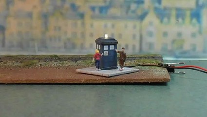 OO Scale TARDIS with The Doctor and Rose