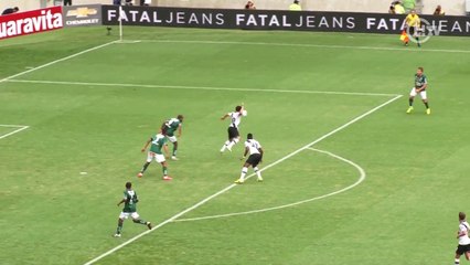 Gladiador quase faz gol de placa no Maracanã