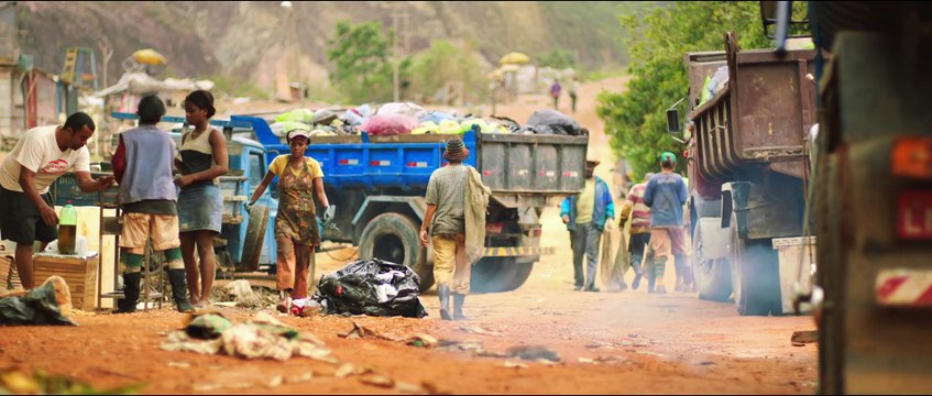 Trash. Ladrones de esperanza - Tráiler Español HD [1080p]