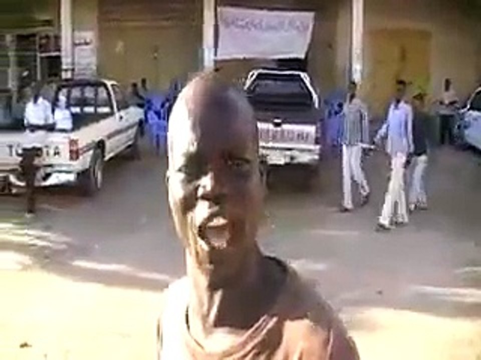 افريقي يقلد المعلق عصام الشوالي بشكل مذهل