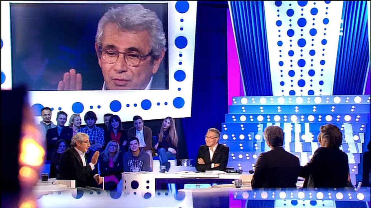Aymeric Caron casse son tabouret dans "On n'est...