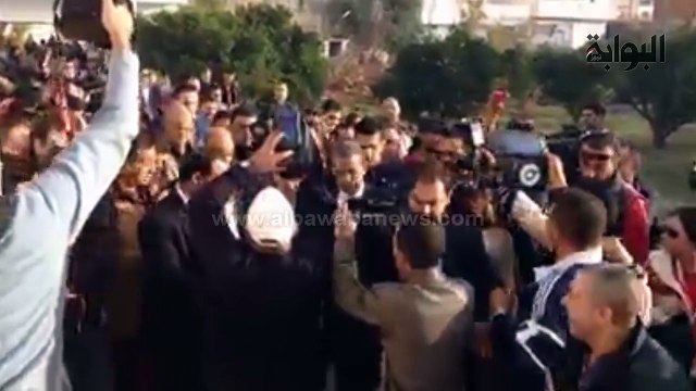 السبسي مرشَح الرئاسة التونسي يدلي بصوته
