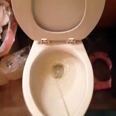 Une mère en colère dit à son fils de venir maintenant et immédiatement !