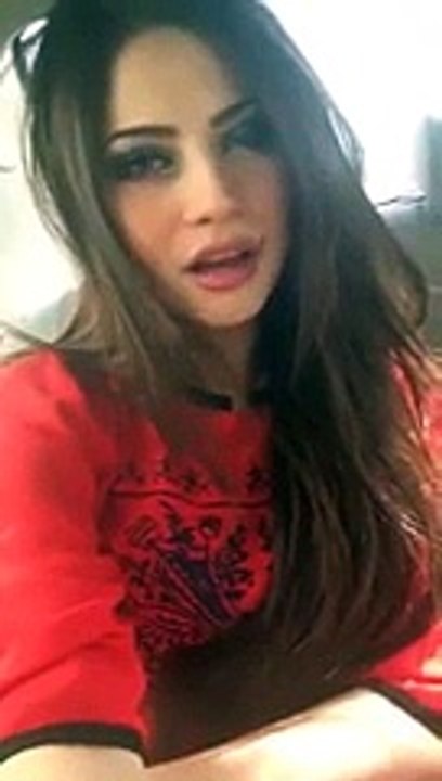 Hot Neelum Munir in her -personal car Leaked Video