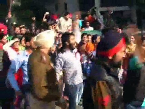 Live Video of Punjab Police Lathi Charge on Student of Punjabi University Patiala
