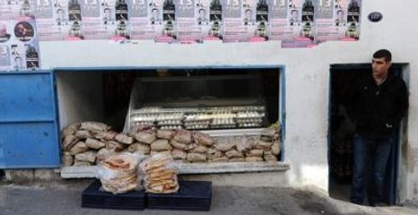 5 Dil Bilen Suriyeli Öğretmen Yumurta Satıyor