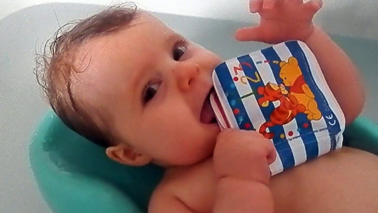 Eden dans son bain.
