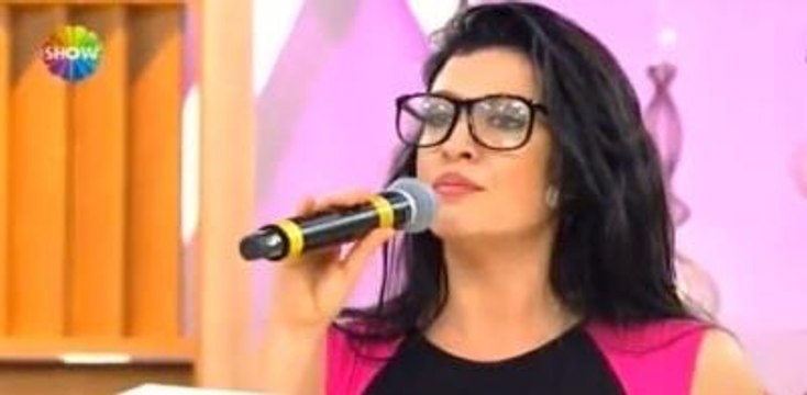 Tuğba Ekinci Aylar Sonra Canlı Şarkı Söyledi