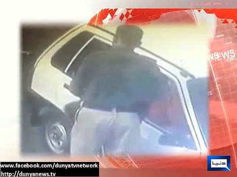 Dunya News - Dunya News obtains CCTV footage of dacoit Police officer