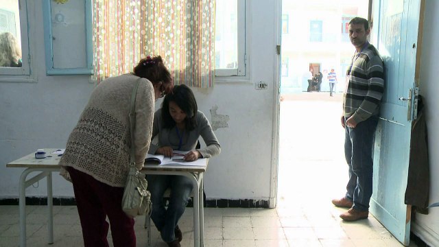 Tunísia vota em eleições presidenciais históricas