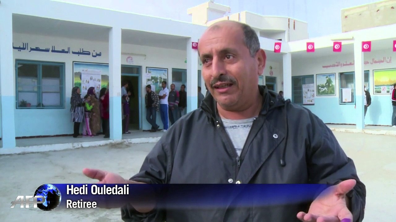 Tunisia votes in landmark presidential election