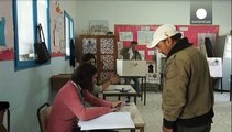 تونس: مراكز الاقتراع تغلق أبوابها ونسبة التصويت تتجاوز الخمسين بالمائة