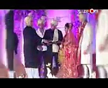 Hot Katrina Kaif and Priyanka Chopra's CATFIGHT - TOP STORY BY video vines CH144