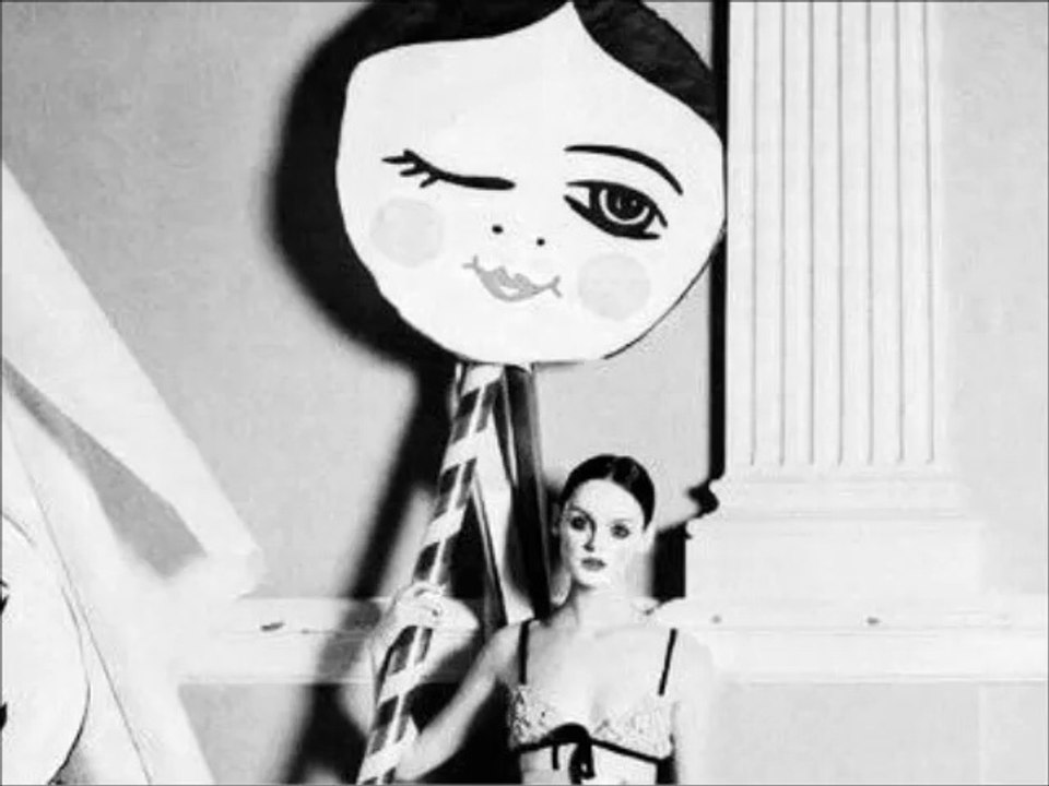 Schwarz Weiss - Sie Schaut Mich An