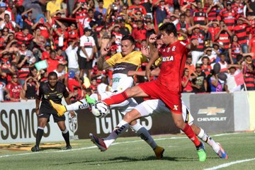 Flamengo só empata, mas rebaixa o Criciúma para a Série B