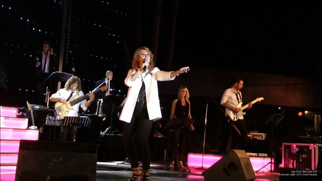 Julie Pietri | Eve Lève Toi (Live Inédit Beaucaire Juillet 2014)