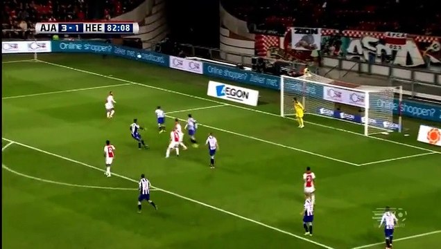 Exceptionnel petit pont de Ricardo Kishna (Ajax Amsterdam vs. Heerenveen)