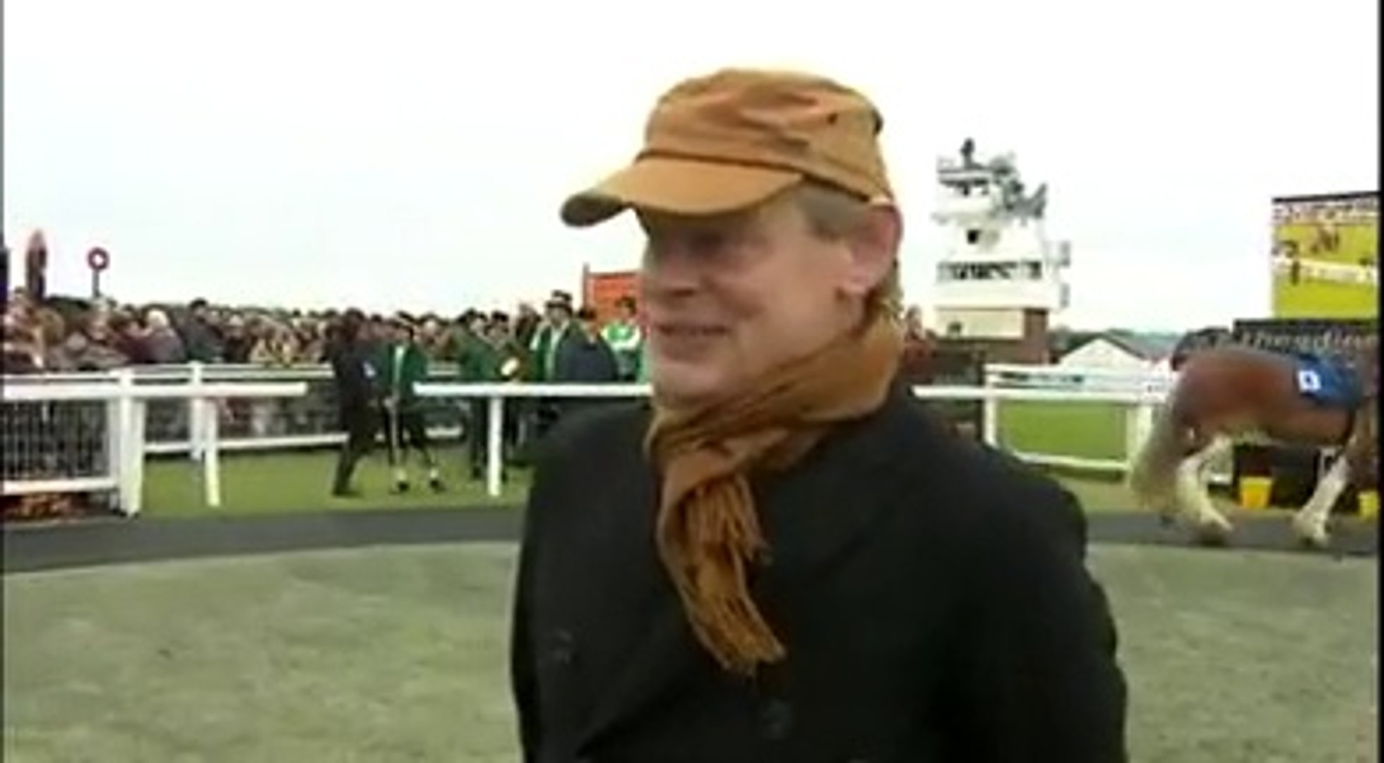 ⁣Martin Clunes - Exeter Clydesdale Races