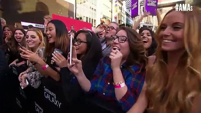 5 Seconds of Summer Red Carpet Interview - AMAs 2014