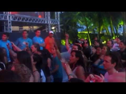 Titãs canta Polícia no Ceará Music 2012