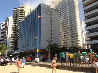 Incêndio atinge cobertura de hotel na avenida Beira Mar