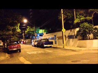 Condutores trafegam pela contramão na rua Barão de Aracati