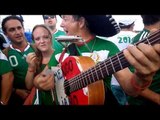 Torcedores do México cantam várias músicas na chegada ao Castelão