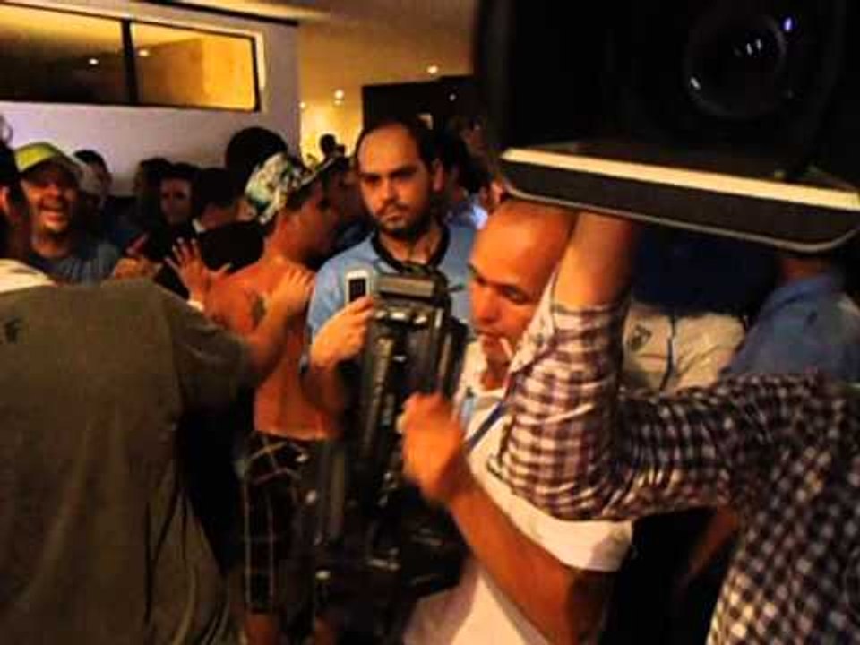 Torcedores uruguaios fazem festa em Fortaleza para seleção