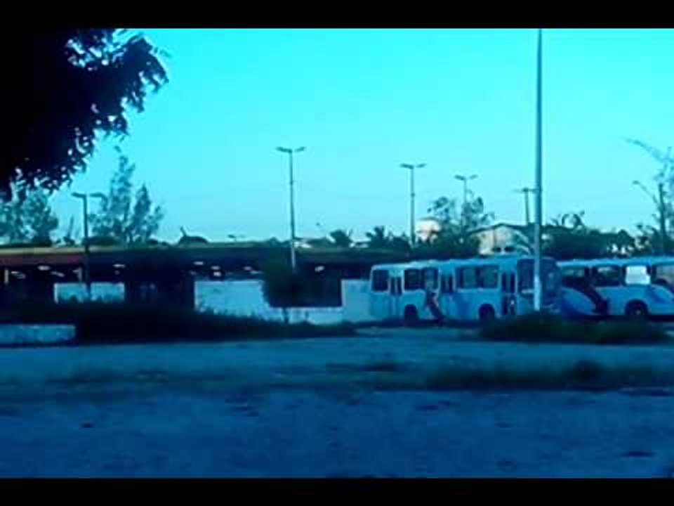 Motoristas cruzam os braços e fecham o terminal do Conjunto Ceará em protesto