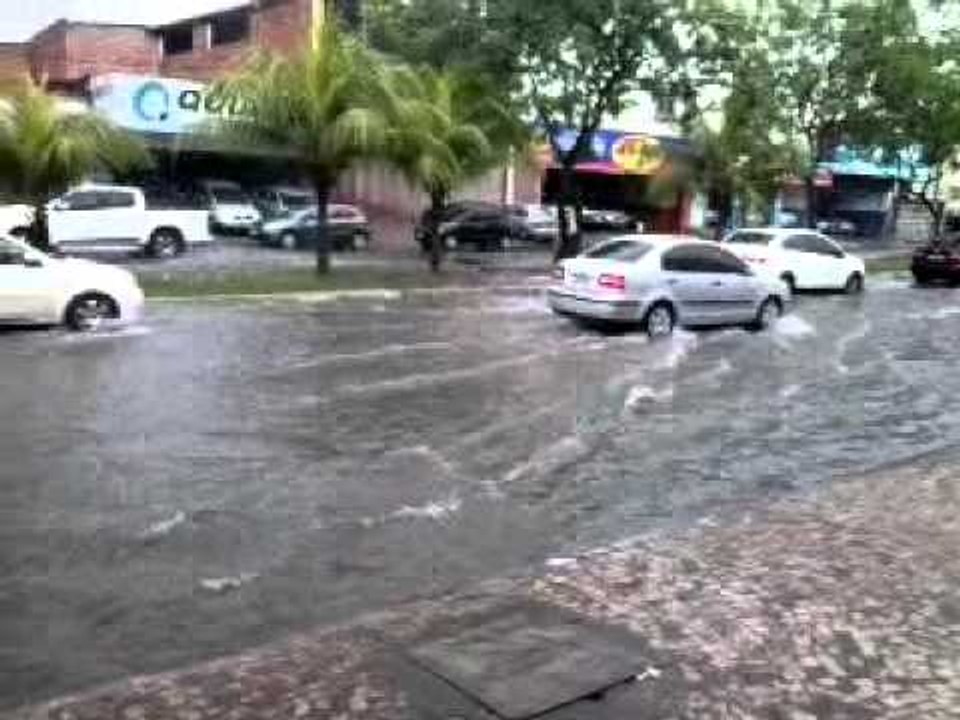 Avenida José Bastos alagada