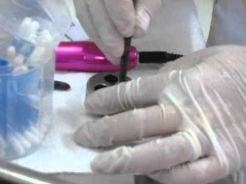 Roberta Fontelles mostra técnica de retoque para sobrancelhas