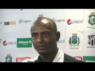 Heleno fala sobre sua nova função no time: "Estou amando jogar na zaga"