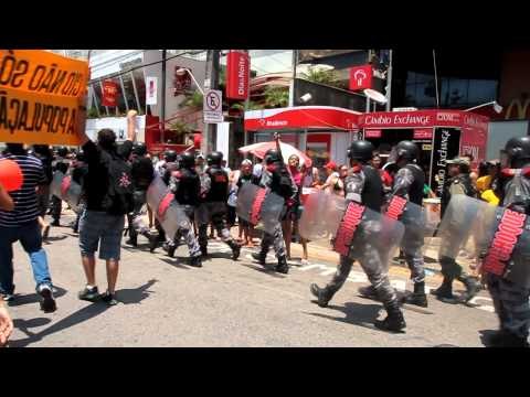 Professores estaduas fazem manifestação em desfile do 7 de setembro