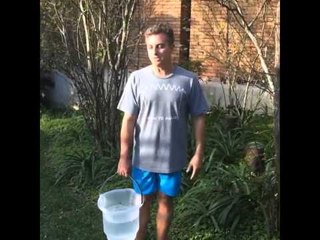 Luciano Huck no desafio do gelo