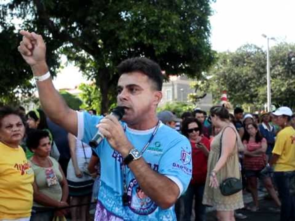 Diretor do bloco Baqueta, Carlos Benevides, critica participantes de outros blocos