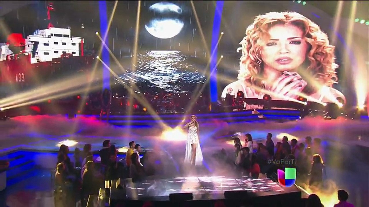 Paloma le Canta "Hoy Tengo Ganas de Ti" a William Levy (@willylevy29)