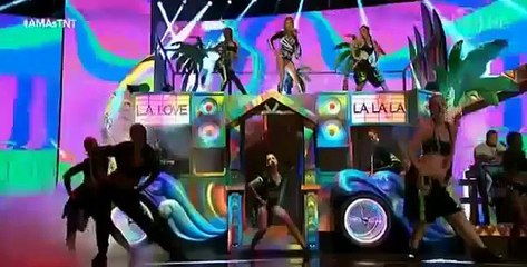 Wardrobe Malfunction Fergie Performing L.A Love (La La) - Live at AMA's 24.11.2014
