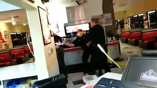 Un homme immunisé contre les pistolets tasers