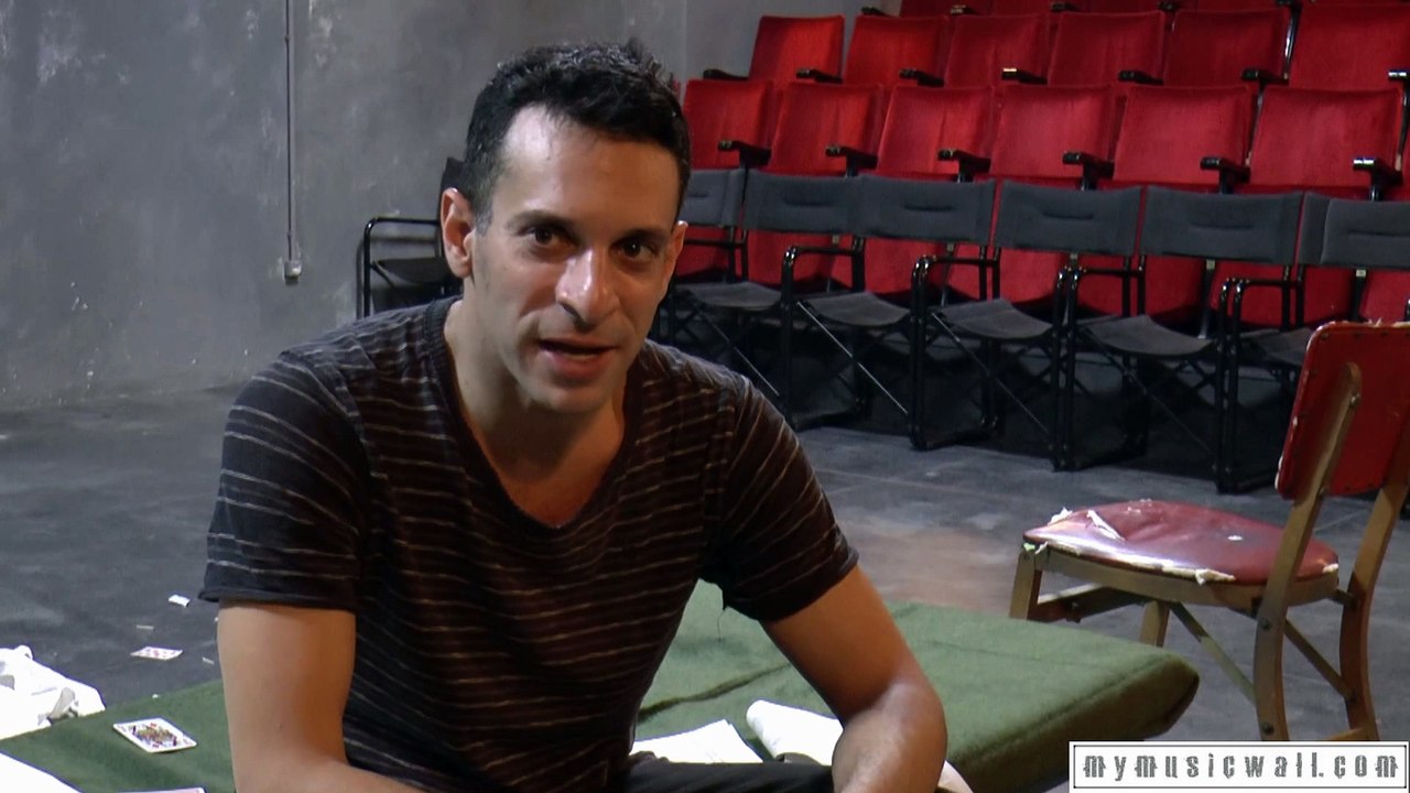 Ο ΒΟΥΒΟΣ ΣΕΡΒΙΤΟΡΟΣ - ΣΥΝΕΝΤΕΥΞΗ - mymusicwall.com