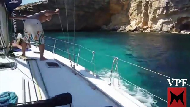 NEW FUNNY VIDEOS ABOUT PEOPLE, VIDEOS ABOUT ANIMALS,FUNNY VIDEOS ABOUT DOGS,CATS,THE MONKEYS IN HD(1)