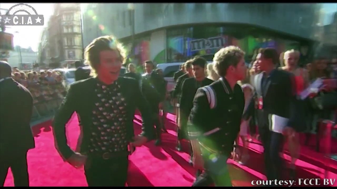 Taylor Swift Disses Harry Styles At AMAs 2014 -  American Music Awards 2014