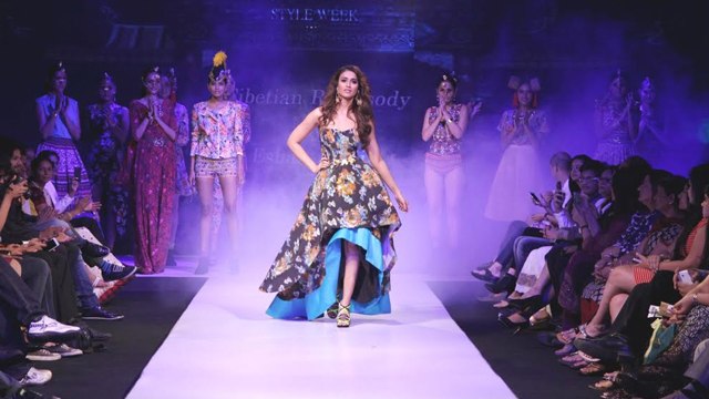 Ileana Dcruz Walks For Eshaa Amiin @ Madame Style Week 2014 !