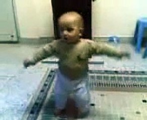 En iyi Oyun Havası Oynayan Bebek