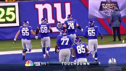 Jogador se estica todo para marcar um touchdown