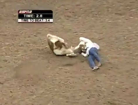 The mens fights with bulls