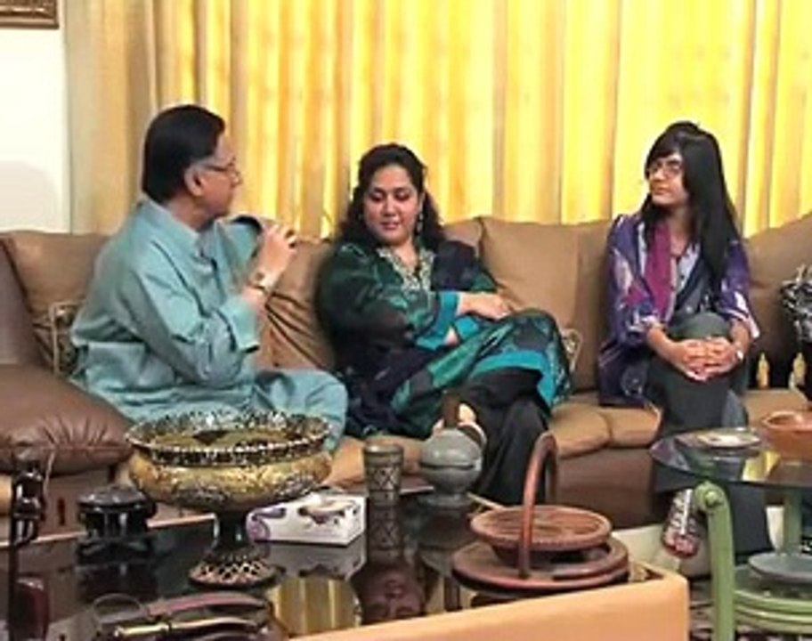 Hassan Nisar's Daughter First Time on Live TV Asking a Question From Hassan Nisarn